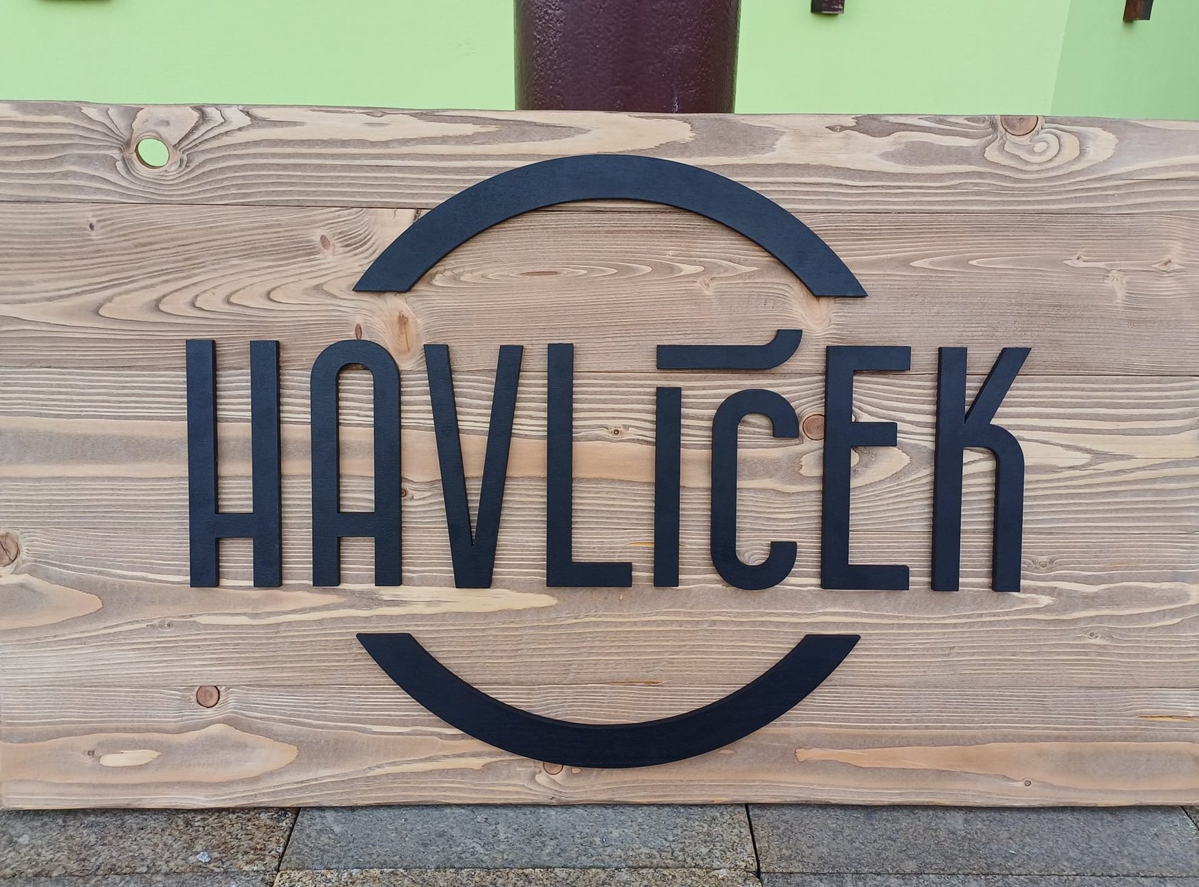 Jak si nechat vyrobit (3D) dřevěnou ceduli na míru?