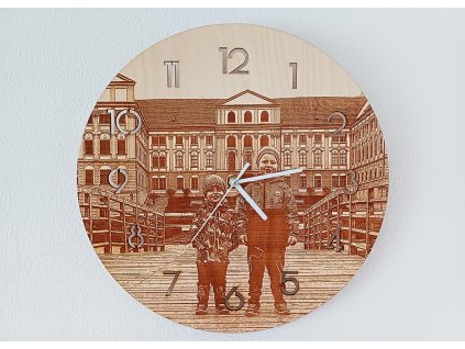 Gravírované nástěnné hodiny, bílé ručičky 32cm