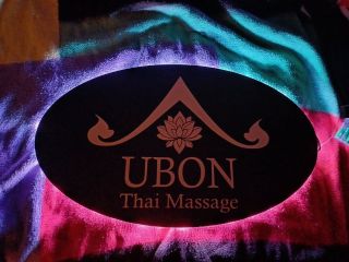 Ukázka kompletní výroby 3D reklamního podsvíceného erbu do místního masérkého podniku UBON Thai Massage... Výjimečné to...