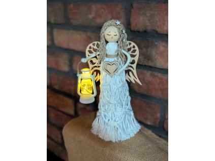 Stojící andělka, macramé anděl, křídla křevo