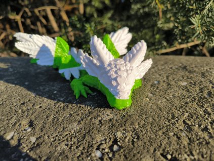 Axík – Pohyblivý fantasy axolotl s křídly z 3D tiskárny Axík – český fantasy axolotl s křídly z 3D tiskárny