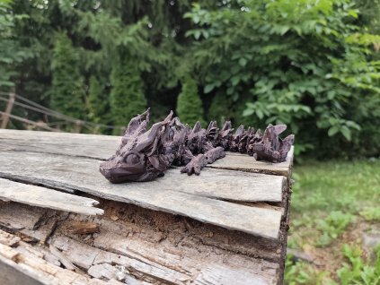 Dráček na vzor dřeva – Fantazijní figurka z 3D tiskárny  Dráček na vzor dřeva – česká fantasy figurka z 3D tiskárny