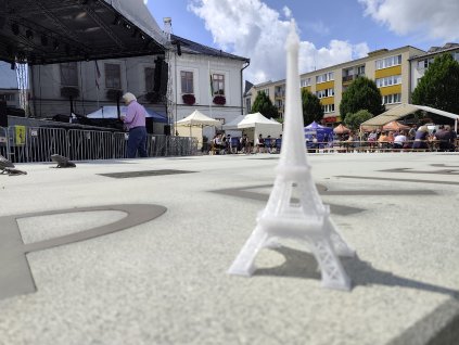 🗼✨ Eiffelova věž z 3D tiskárny – 3D tištěná dekorace bez podpěr, vyrobená na míru Designová česká tvorba – 3D tištěná Eiffelova věž bez podpěr