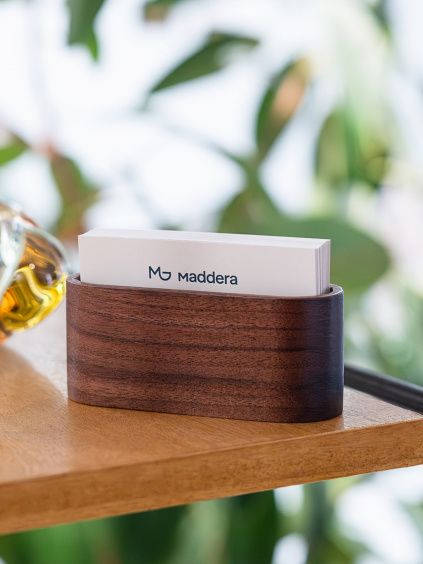 Stojan na vizitky ořech