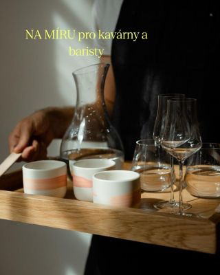 Několik let vyrábíme výrobky na míru pro kavárny, baristy a jedinečné trofeje pro baristické soutěže. Spojte se s námi...