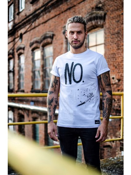 Pánské bílé tričko na míru s nápisem "No, arrogant".