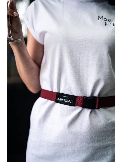 Arrogant pásek na sponu