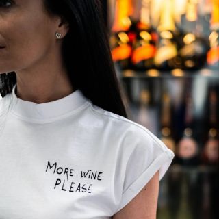 Víc vína!!! 🍾🍾 Pro ty, co mají radši pivo, prosecco, kafe, gin tonic - rádi vám nápis upravíme. 😎 Stačí napsat do poznámky...