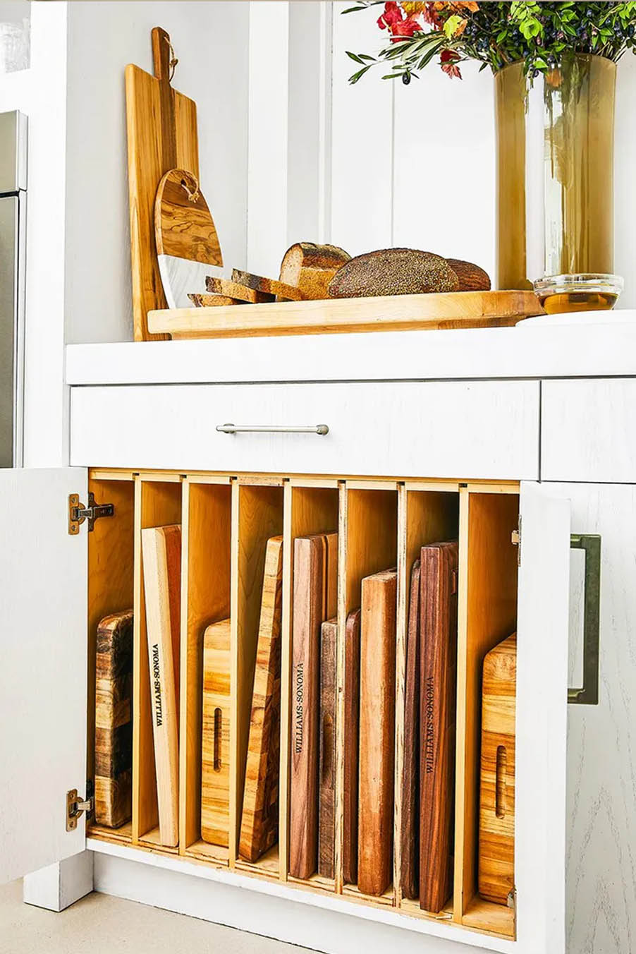 Uložní místo pro desky na krájení