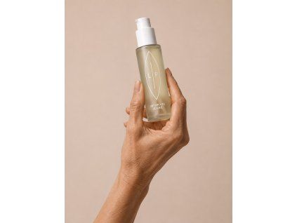Bottle + hand