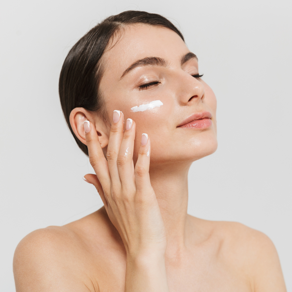 Dermocycling: Co je skin cycling a jak střídat retinol, kyseliny a regeneraci