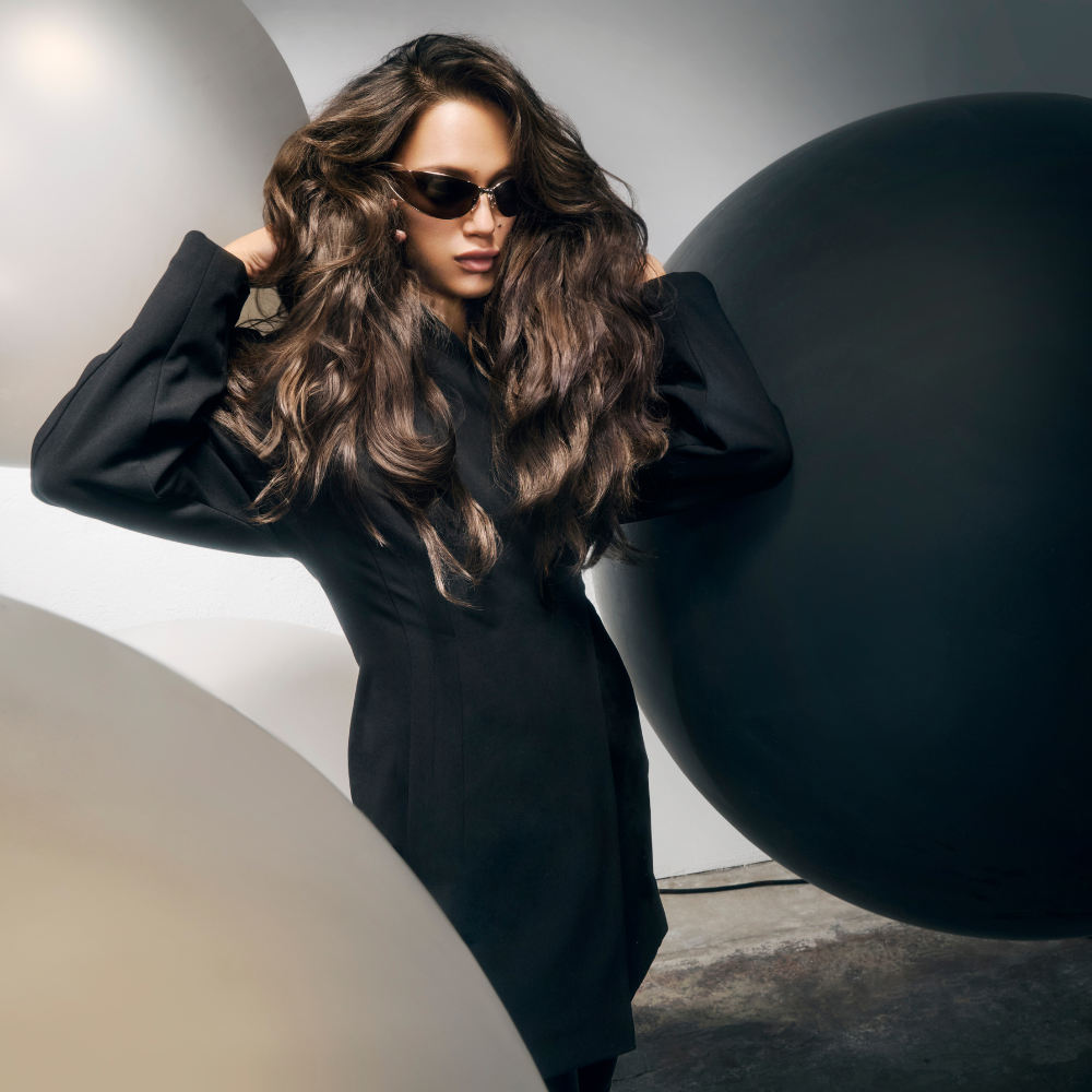 Lupy nebo šupinatění pokožky hlavy: jaký je mezi nimi rozdíl a jak s nimi bojovat