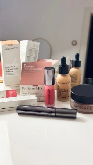 S příchodem jara má chuť na odlehčení i naše kosmetická taštička. 🌷 Řada No Makeup od Perricone MD je jako stvořená pro...