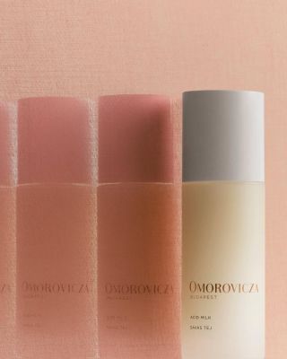 Exfoliační tonikum pro rozzářenou pleť od Omorovicza 💫 Základem Acid Milk je odborně sestavená a precizně vyvážená směs...