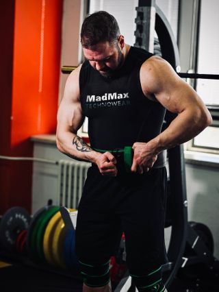 Why choose MADMAX Compression Wear for your next workout? 💪 Because average gear won’t survive serious work. This isn’t...