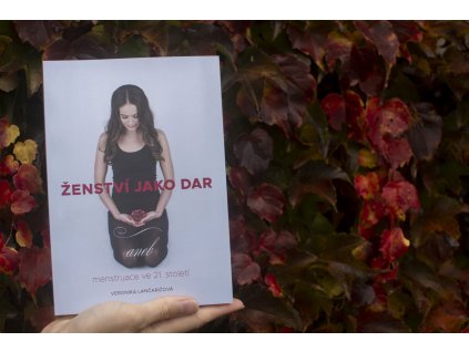 Kniha %22Ženství jako dar aneb menstruace ve 21. století%22 Veronika Lančaričová magickelono 3