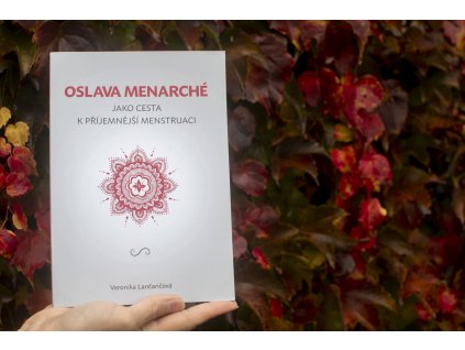 Kniha %22Oslava Menarché jako cesta k příjemnější menstruaci%22 Veronika Lančaričová magickelono 1