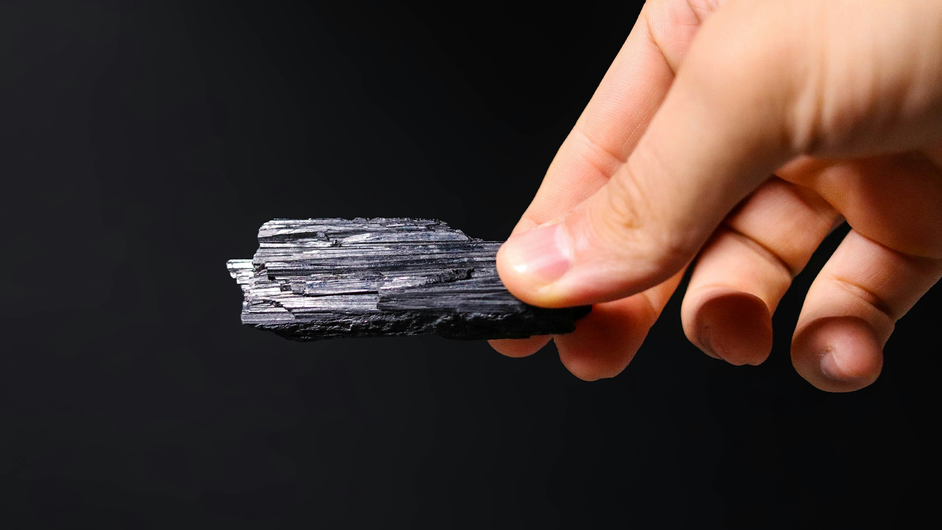 Kameň Turmalín: Prečo sú šperky z tohto minerálu medzi Slovákmi stále populárnejšie?