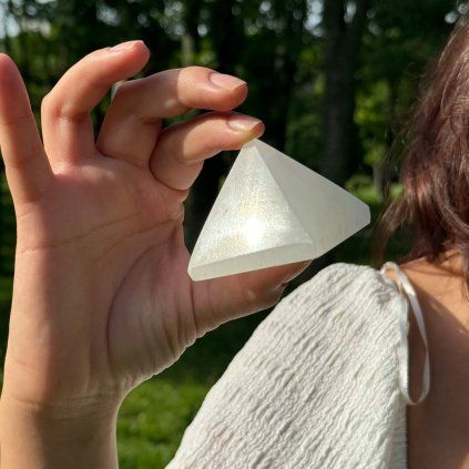 Selenitová pyramída 4,5 cm