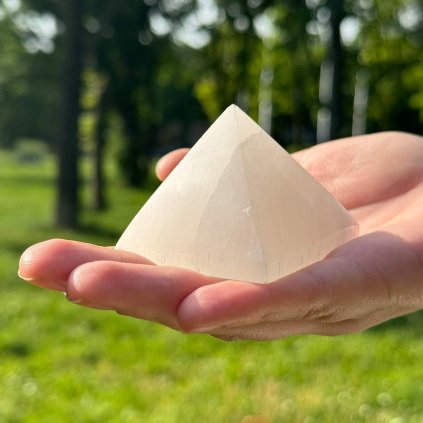 Selenitová pyramída 4,5 cm