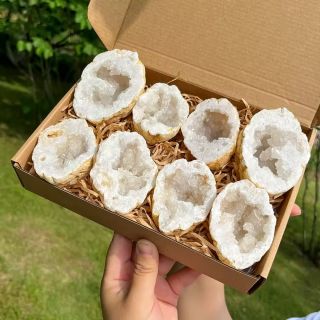 🤑👏 BOX Krištáľová geóda - Balenie 8 kusov (1 kilogram) - UŠETRITE 75 EUR. Viac na www.magickyobchod.sk