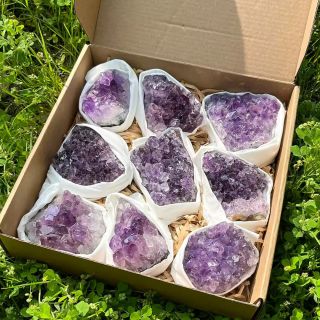 🤑 CENOVÁ BOMBA: BOX Ametystová drúza - Balenie 9 kusov (1 kilogram) - UŠETRITE 100 EUR. Viac na www.magickyobchod.sk