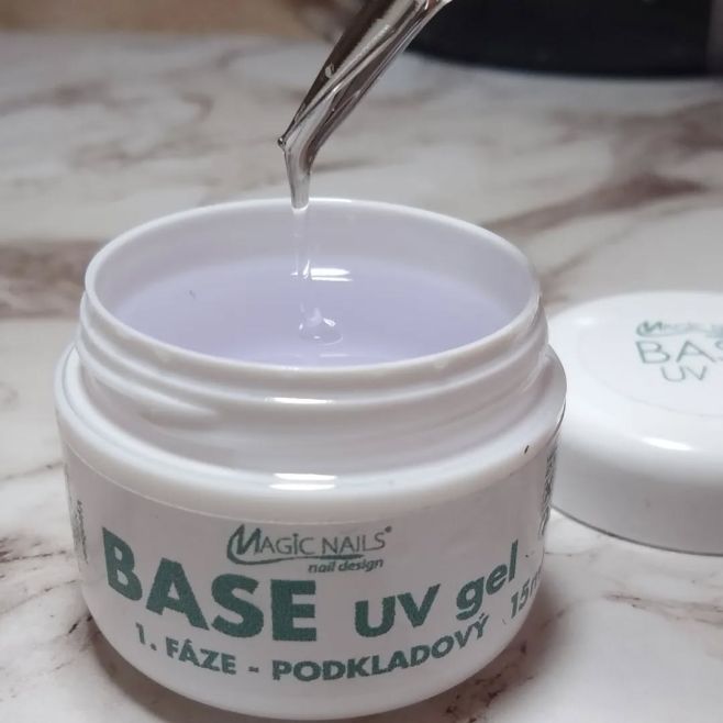 UV gel Base 💪 Charakteristika: Přilnavost a pevnost Řídký základní gel - ideální konzistence podkladového gelu Základní...