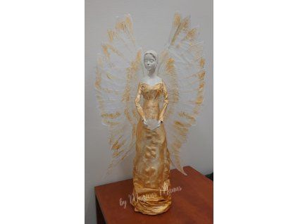 zlatý s křišťálem