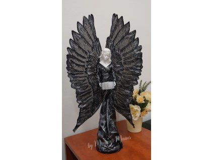 černostříbrný se svícnem