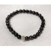 Korálkový náramek s kovovým doplňkem - černý s povrchovou úpravou