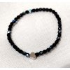 Náramek z broušených korálků s kovovým doplňkem - černý s povrchovou úpravou jet