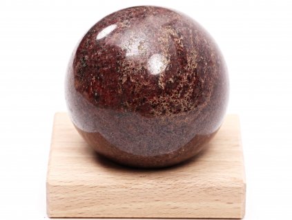 Granát koule 67 mm 548g přírodní kámen + dřevěný podstavec #467