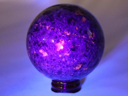 Kula Yooperlite 583 g - 76 mm + drewniana podstawa #A407