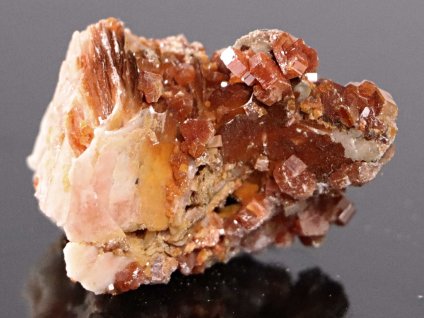 Vanadinit sbírkový minerál 40 - 50 g  Maroko #740