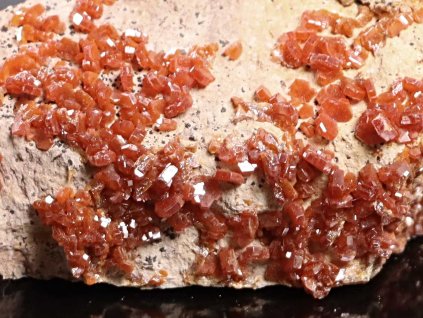 Vanadinit sbírkový minerál 70 - 80 g  Maroko #743