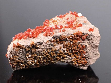 Vanadinit sbírkový minerál 80 - 90 g  Maroko #731