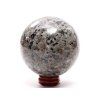 Guľa Yooperlite 703 g - 79 mm + drevený podstavec #A394