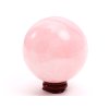 Kula z różowego kamienia 74 mm 559 g naturalny kamień + drewniana podstawa #B80