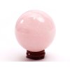 Kula z różowego kamienia 63 mm 343 g naturalny kamień + drewniana podstawa #B143