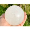 Kalcit bílý koule 91 mm 1120 g přírodní kámen + dřevěný podstavec #B476