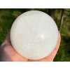 Kalcit bílý koule 97 mm 1330 g přírodní kámen + dřevěný podstavec #B479