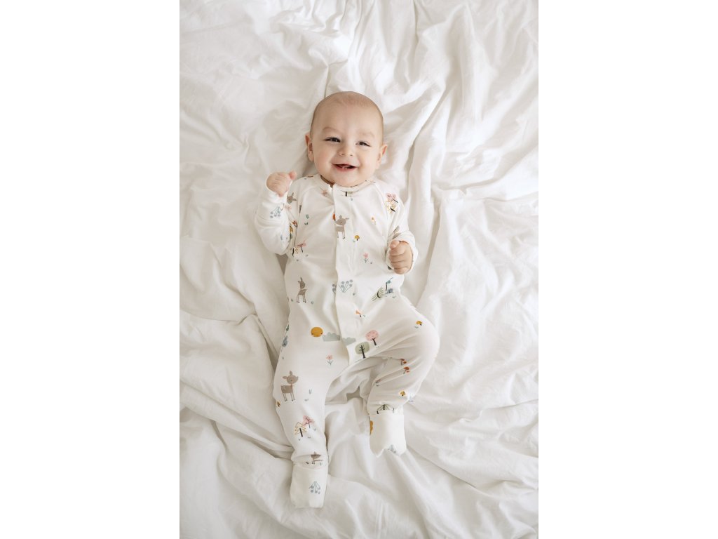 Mitwachsender Baby-Schlafanzug mit Magnetverschluss – Reh- und Waldmuster