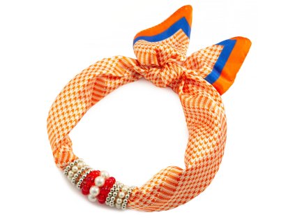 Šátek s bižuterií Letuška - oranžový s potiskem