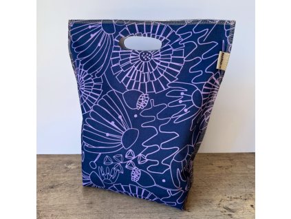 Obědová taška velká - fialové květy Nerida Hansen Magsbags.cz
