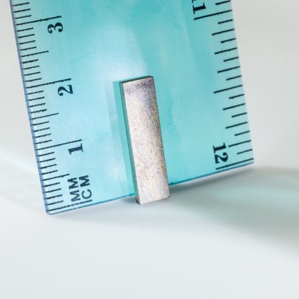 Neodymový magnet kvádr 20x5,5x1,5 P 150 °C, VMM6SH-N40SH (Počet kusů 1 ks)