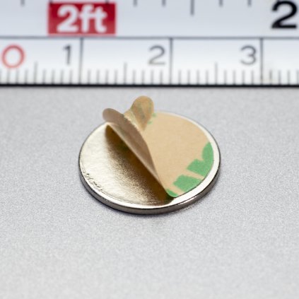 Neodymový magnet se samolepkou 3M, pr.15x1 mm, tloušťka samolepky 0,06 mm (Počet kusů 1 ks)