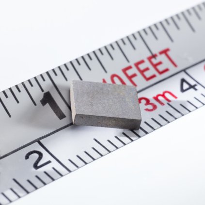 46 neodymovy magnet kvadr 7x5 5x1 5 p 150 c vmm6sh n40sh