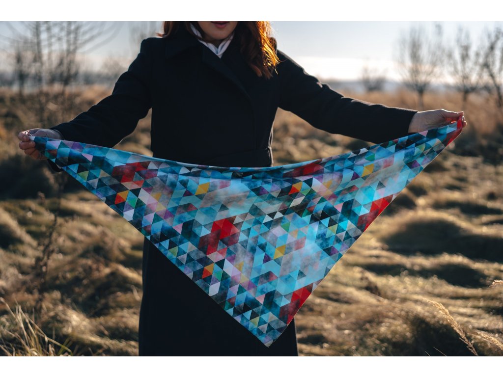 designový šátek Kinn - akvarelové trojúhelníky