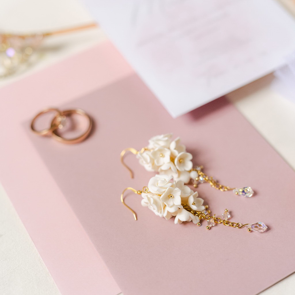 Typy náušnic a náušnicových zapínání