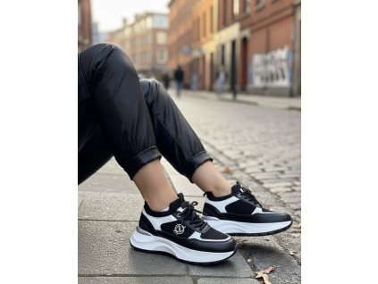 8e643cf8 0f45 47fd 8fd3 1a94cf8c3df9